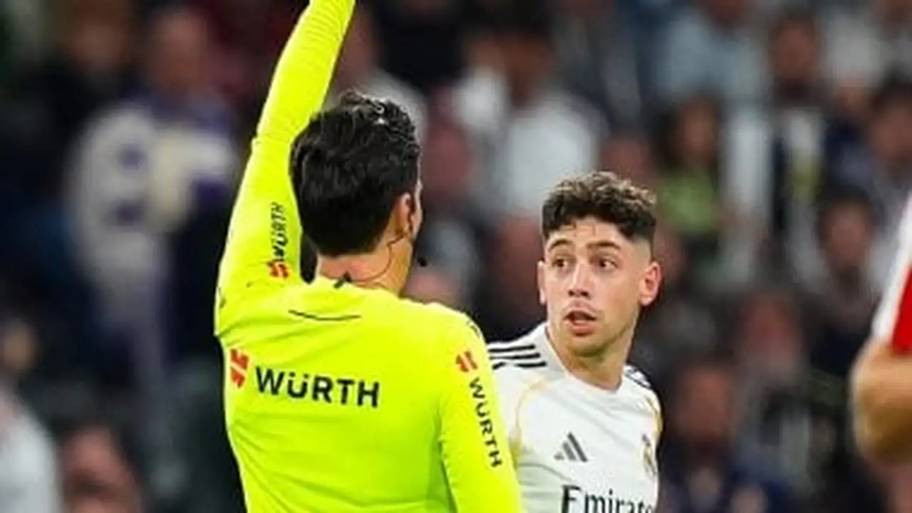 ريال مدريد يفقد خدمات فالفيردي في مباراة واحدة بعد طرده بالديربي